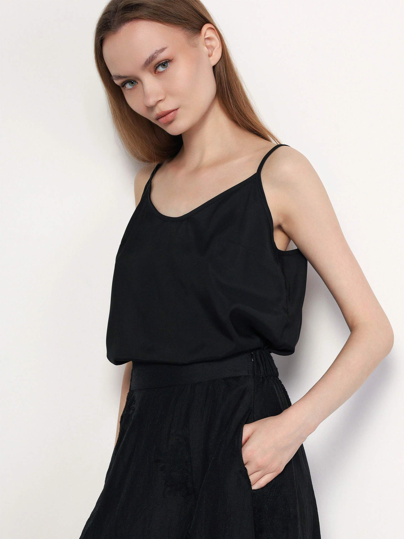 Топ черного цвета свободного кроя